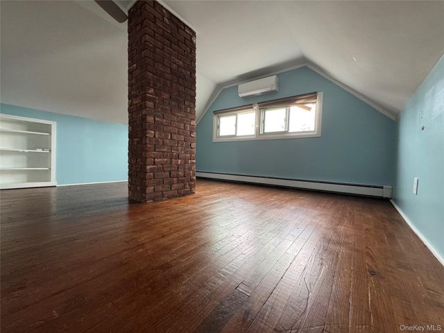 5 Meander Lane, Levittown, NY 11756