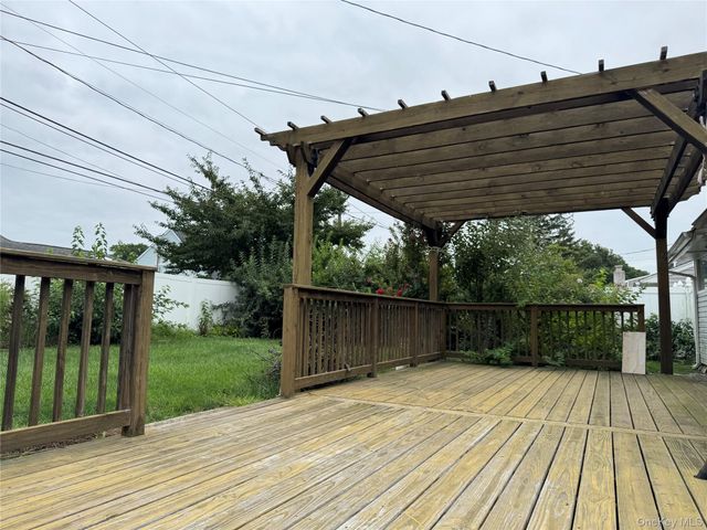 5 Meander Lane, Levittown, NY 11756