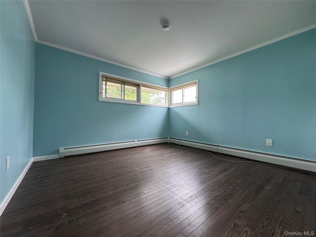 5 Meander Lane, Levittown, NY 11756