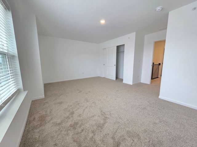 458 Hathaway Lane, Oswego, IL 60543