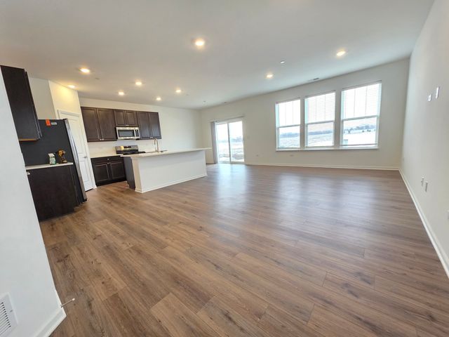 458 Hathaway Lane, Oswego, IL 60543