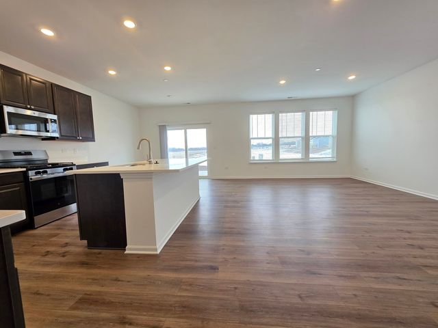 458 Hathaway Lane, Oswego, IL 60543