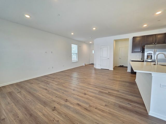 458 Hathaway Lane, Oswego, IL 60543