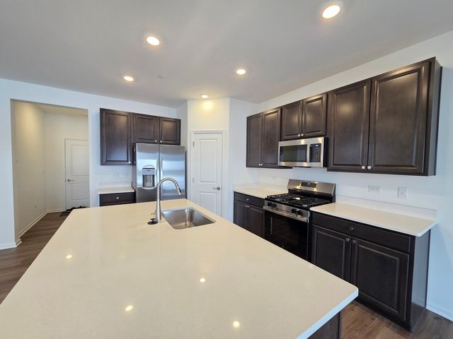 458 Hathaway Lane, Oswego, IL 60543