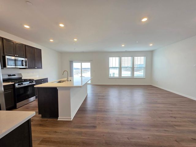 458 Hathaway Lane, Oswego, IL 60543