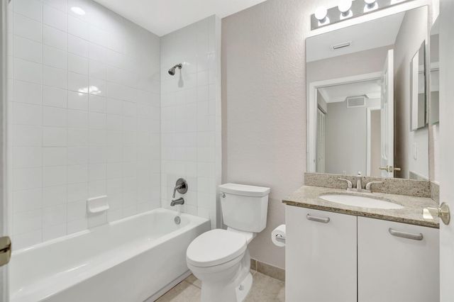 40 SE Sedona Circle 104, Stuart, FL 34994