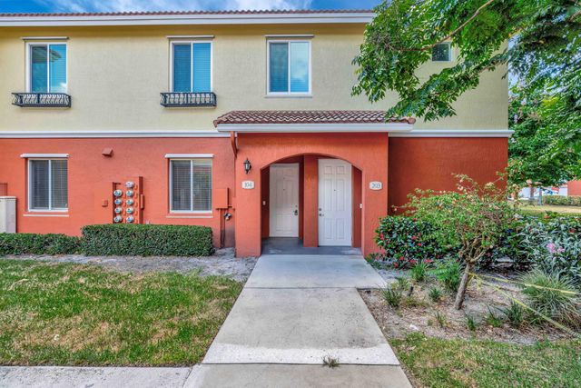 40 SE Sedona Circle 104, Stuart, FL 34994