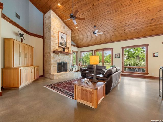 1163 Big Bend Ln, Fredericksburg, TX 78624