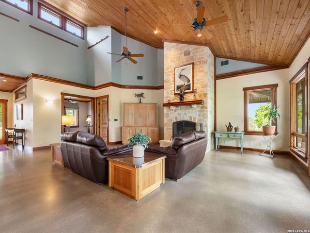 1163 Big Bend Ln, Fredericksburg, TX 78624