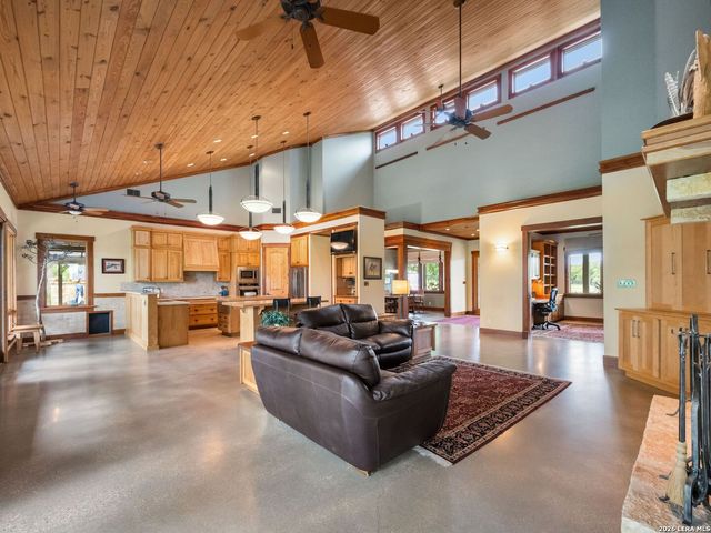1163 Big Bend Ln, Fredericksburg, TX 78624