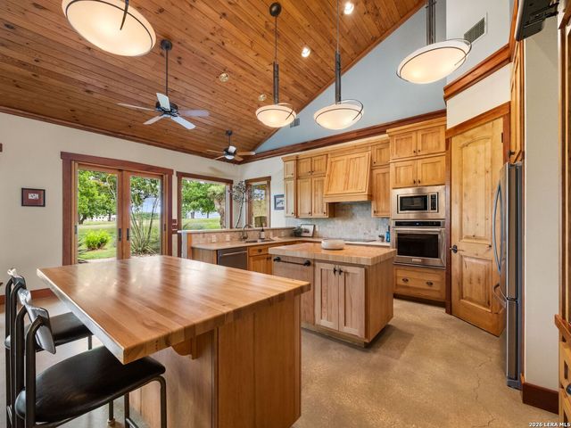 1163 Big Bend Ln, Fredericksburg, TX 78624