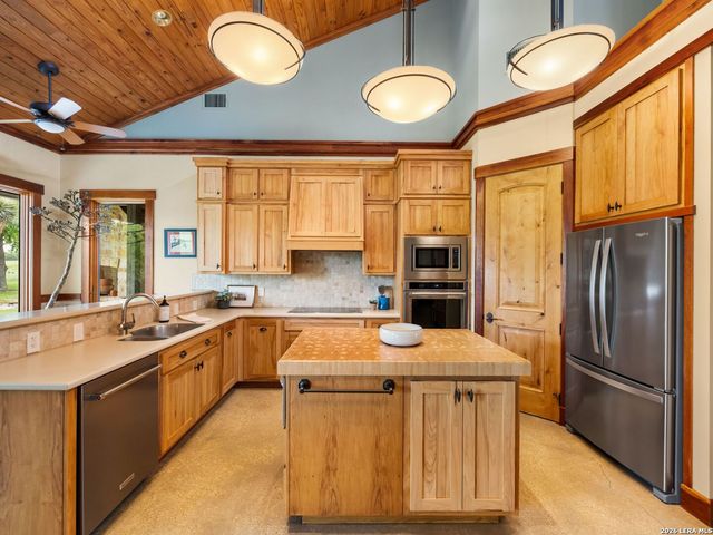 1163 Big Bend Ln, Fredericksburg, TX 78624