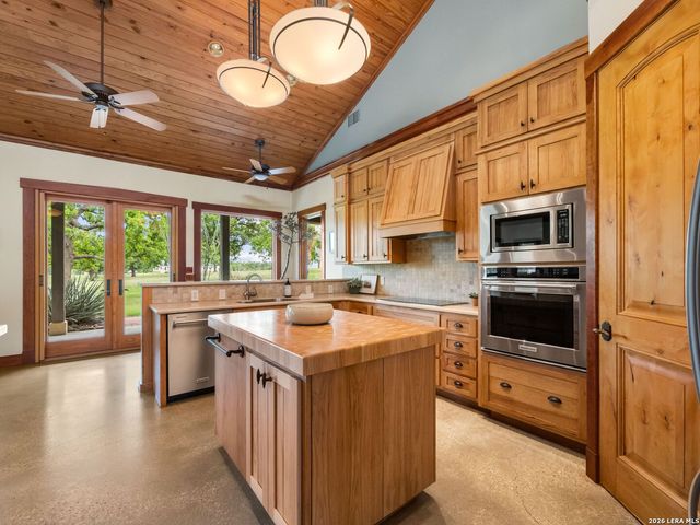 1163 Big Bend Ln, Fredericksburg, TX 78624