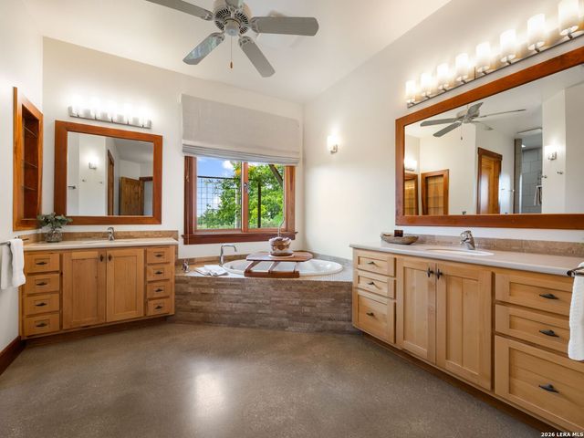 1163 Big Bend Ln, Fredericksburg, TX 78624