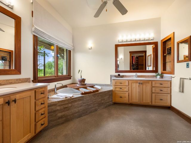 1163 Big Bend Ln, Fredericksburg, TX 78624