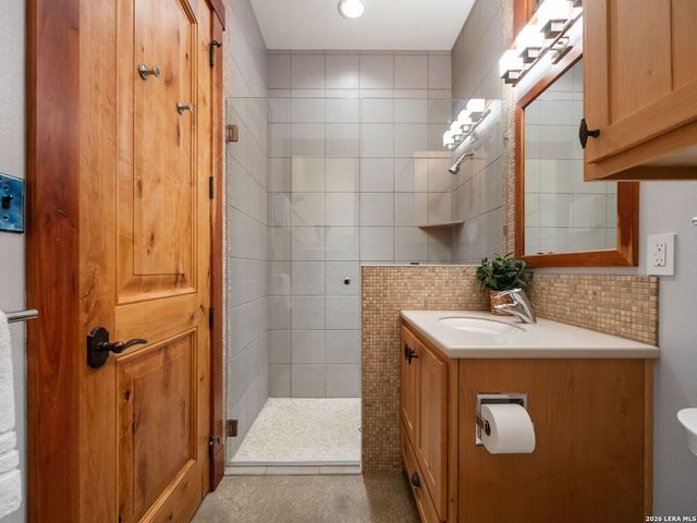 1163 Big Bend Ln, Fredericksburg, TX 78624