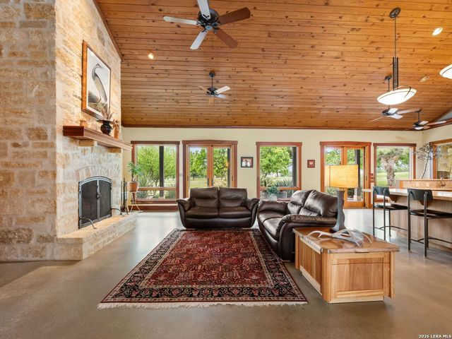 1163 Big Bend Ln, Fredericksburg, TX 78624