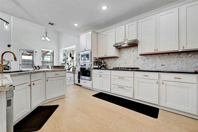 303 Cherrystone LOOP, Buda, TX 78610