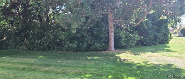 45302 Manor Drive, Utica, MI 48317