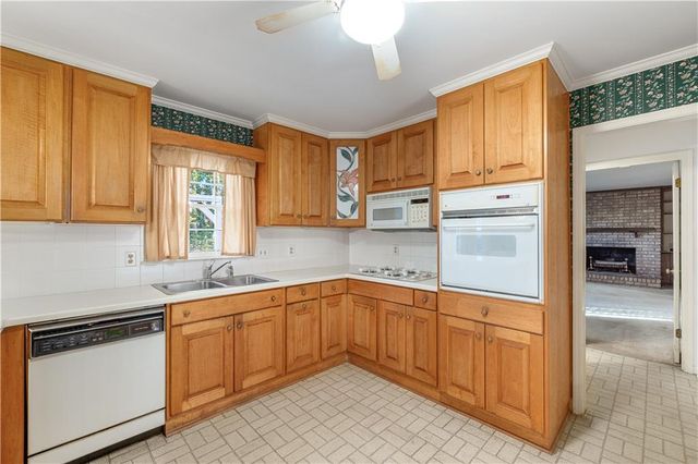 1896 Olde Village Run, Dunwoody, GA 30338