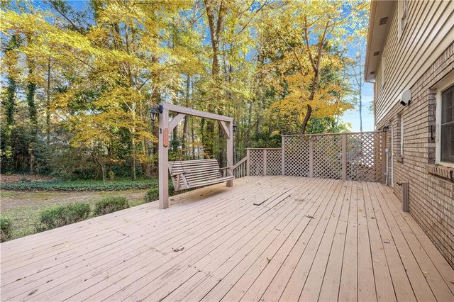 1896 Olde Village Run, Dunwoody, GA 30338