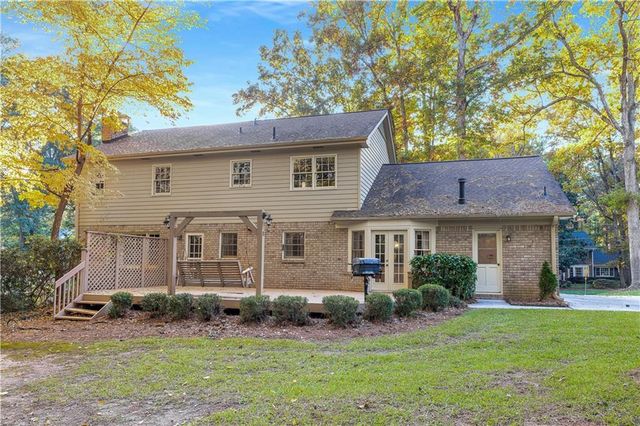 1896 Olde Village Run, Dunwoody, GA 30338