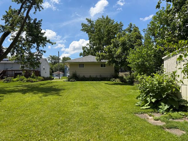 212 E Kansas Street, Elburn, IL 60119