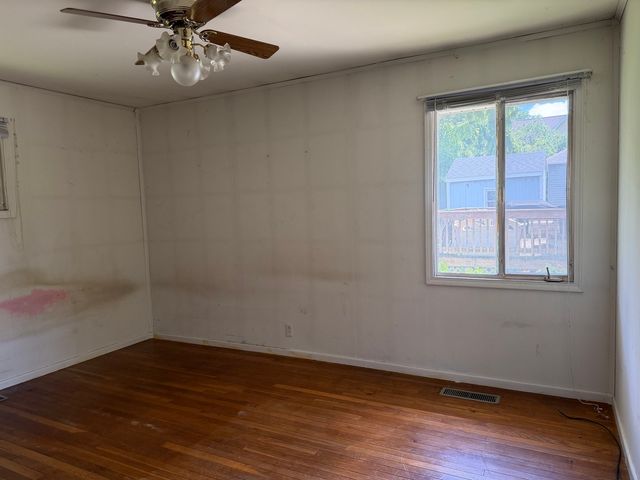 212 E Kansas Street, Elburn, IL 60119