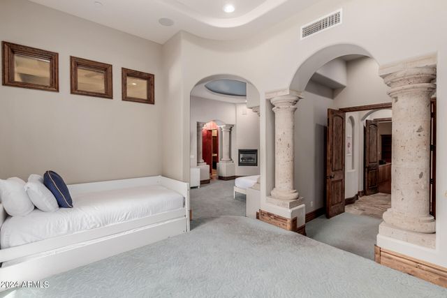 6215 E TURQUOISE Avenue, Paradise Valley, AZ 85253