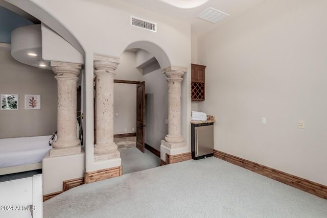 6215 E TURQUOISE Avenue, Paradise Valley, AZ 85253