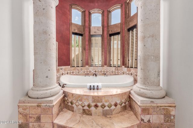 6215 E TURQUOISE Avenue, Paradise Valley, AZ 85253