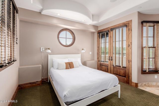 6215 E TURQUOISE Avenue, Paradise Valley, AZ 85253