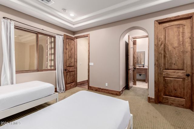6215 E TURQUOISE Avenue, Paradise Valley, AZ 85253
