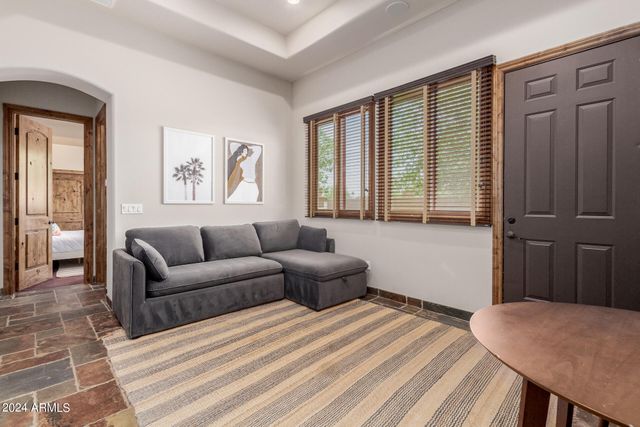 6215 E TURQUOISE Avenue, Paradise Valley, AZ 85253
