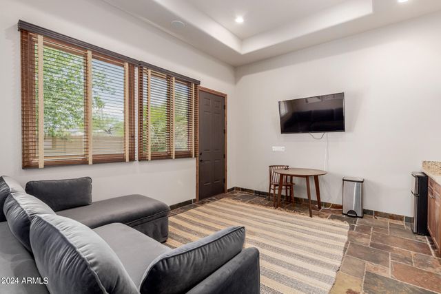 6215 E TURQUOISE Avenue, Paradise Valley, AZ 85253