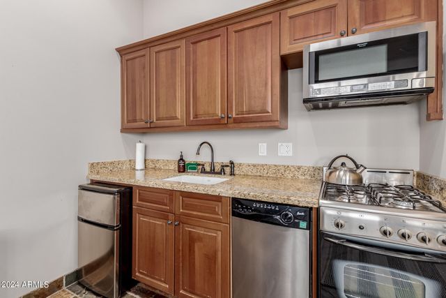 6215 E TURQUOISE Avenue, Paradise Valley, AZ 85253