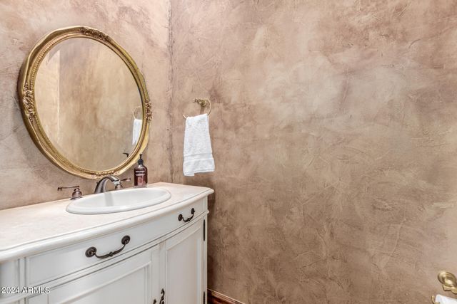 6215 E TURQUOISE Avenue, Paradise Valley, AZ 85253