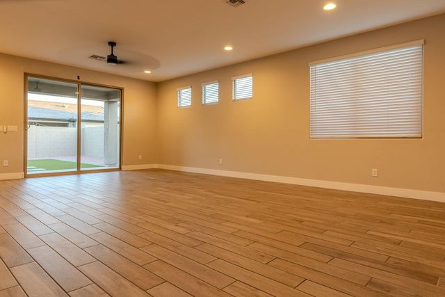 9701 E Spiral Avenue, Mesa, AZ 85212
