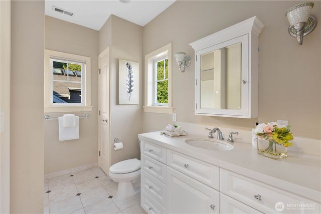 905 250th Avenue NE, Sammamish, WA 98074