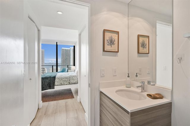 121 NE 34th Street 2205, Miami, FL 33137