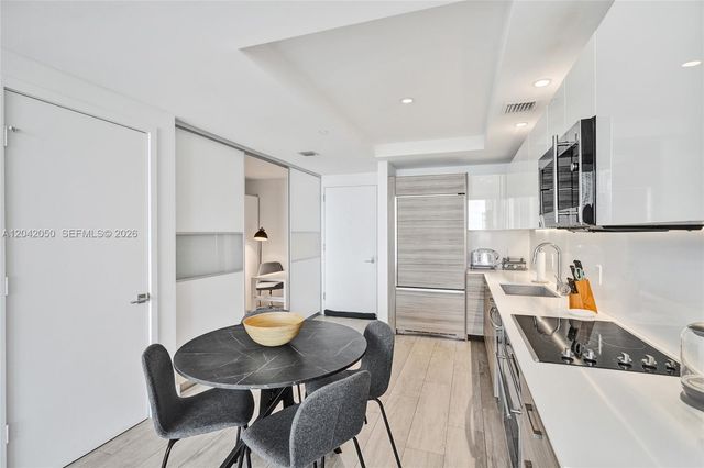 121 NE 34th Street 2205, Miami, FL 33137
