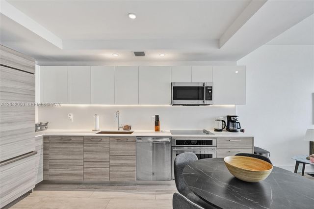 121 NE 34th Street 2205, Miami, FL 33137