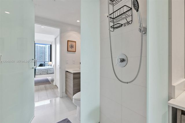 121 NE 34th Street 2205, Miami, FL 33137