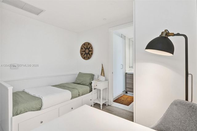 121 NE 34th Street 2205, Miami, FL 33137