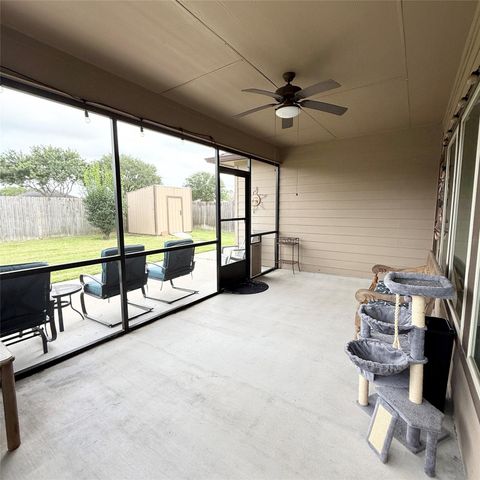 141 Majestic Oak Circle, Lake Jackson, TX 77566