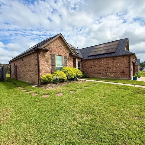 141 Majestic Oak Circle, Lake Jackson, TX 77566