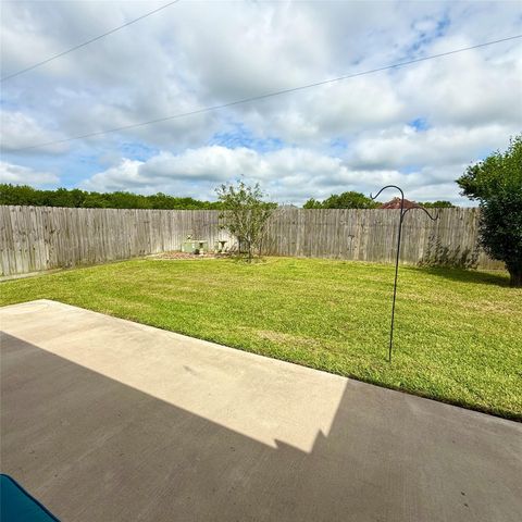 141 Majestic Oak Circle, Lake Jackson, TX 77566