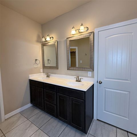 141 Majestic Oak Circle, Lake Jackson, TX 77566