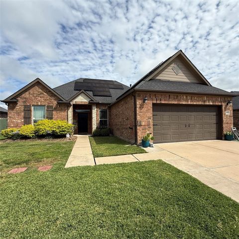 141 Majestic Oak Circle, Lake Jackson, TX 77566