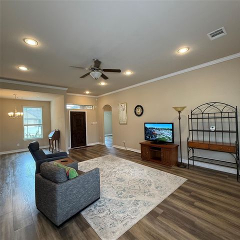 141 Majestic Oak Circle, Lake Jackson, TX 77566